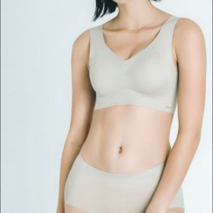 Wireless and seamless push up bra and panty set